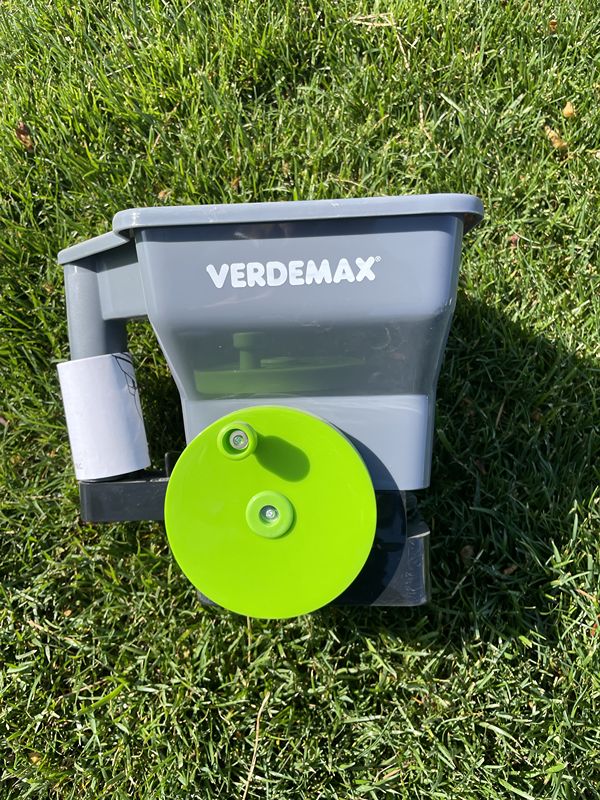 Epandeurs à engrais ou graines de gazon à main ou en chariot tiré - Photo 2